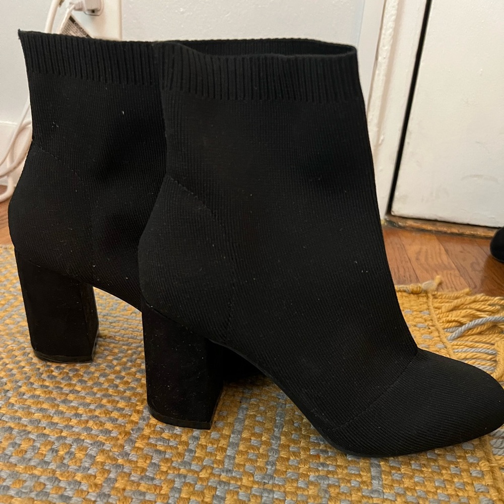Black sock ankle boots MIA (7.5M)